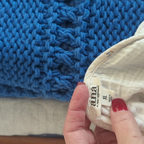 a.n.a 100% cotton off white with blue flowers. XL top. - Picture 8 of 9